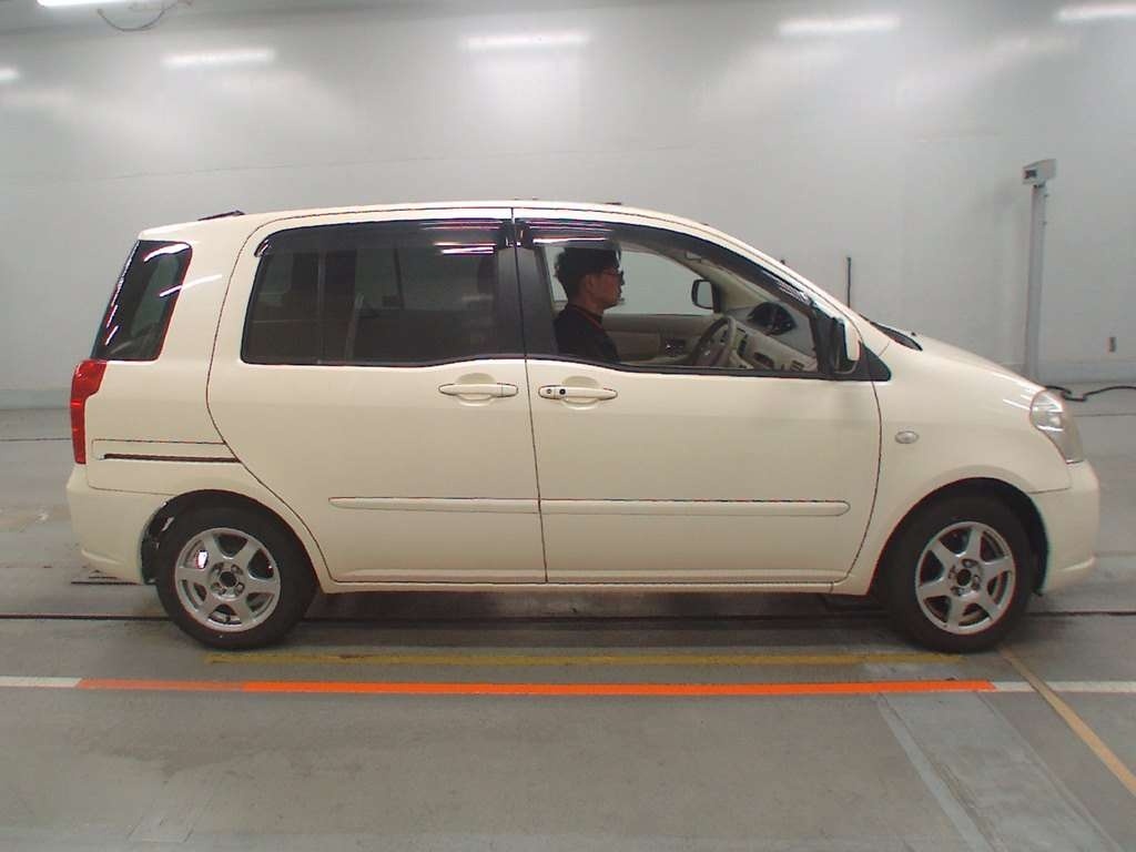 TOYOTA RAUM