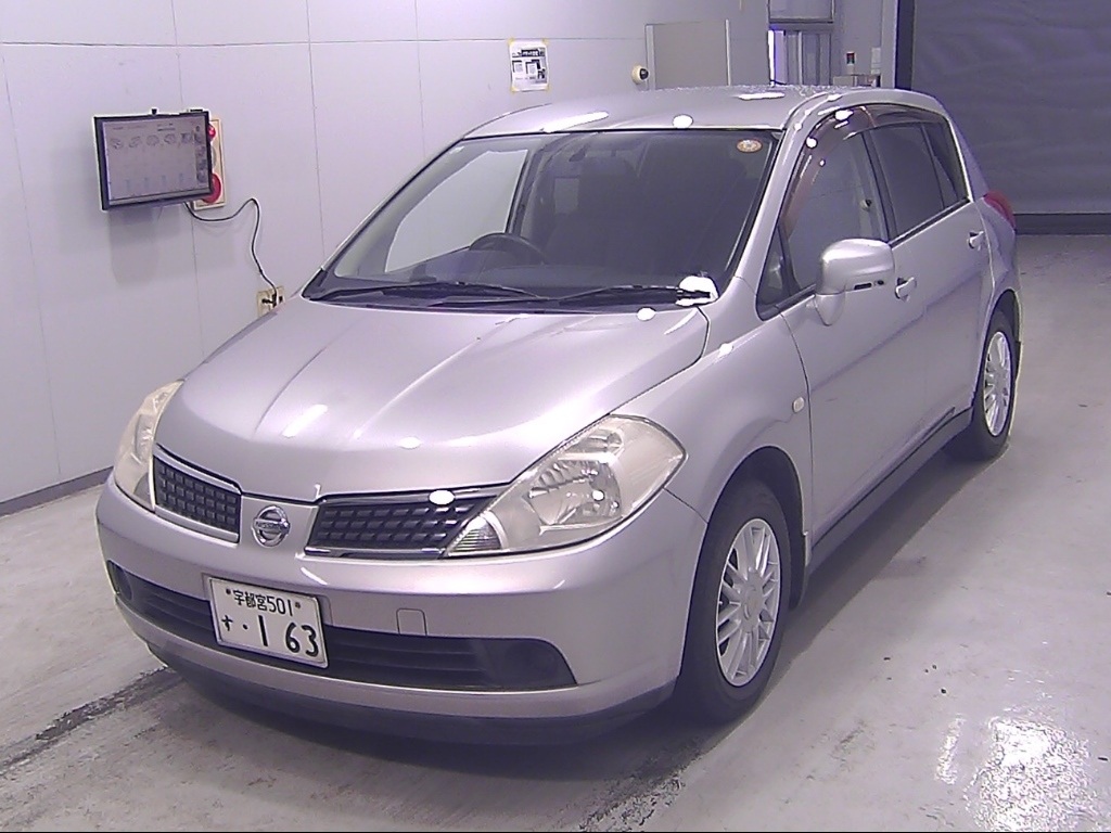 NISSAN TIIDA