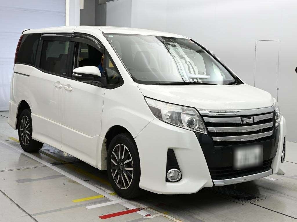 TOYOTA NOAH
