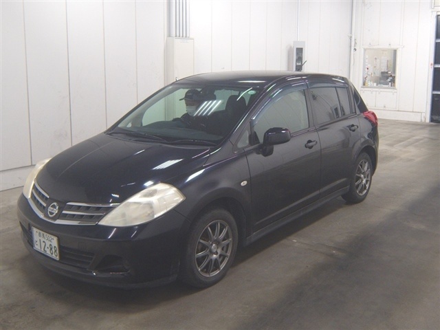NISSAN TIIDA