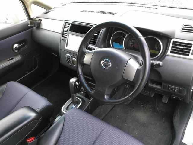 NISSAN TIIDA