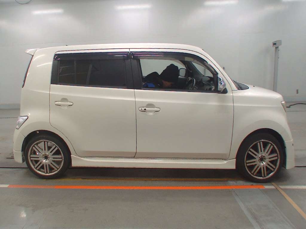 TOYOTA BB