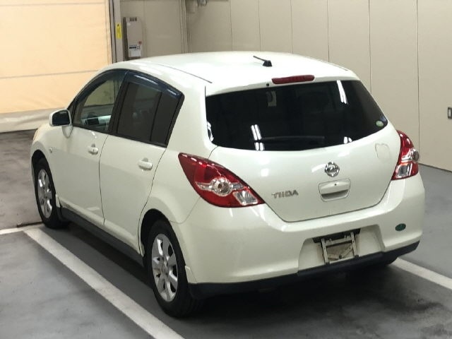 NISSAN TIIDA