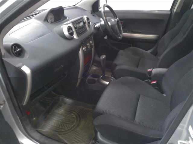 TOYOTA IST