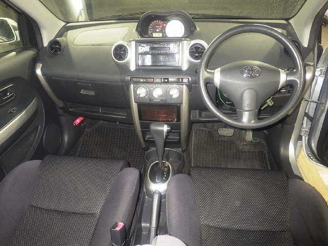 TOYOTA IST