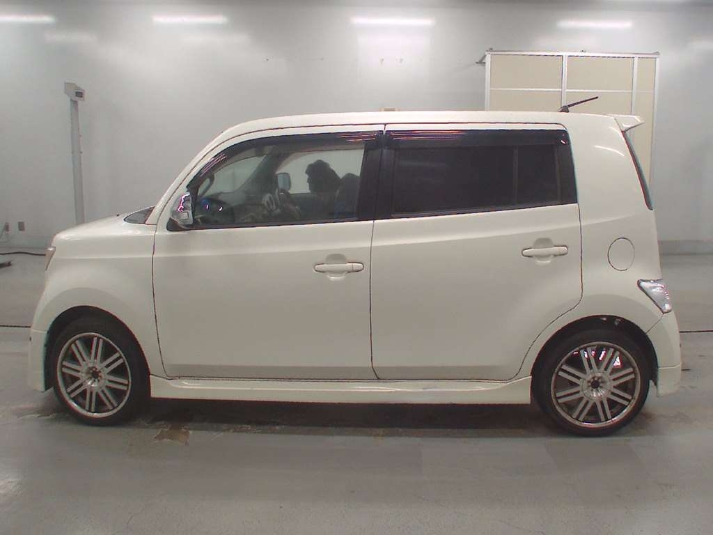 TOYOTA BB
