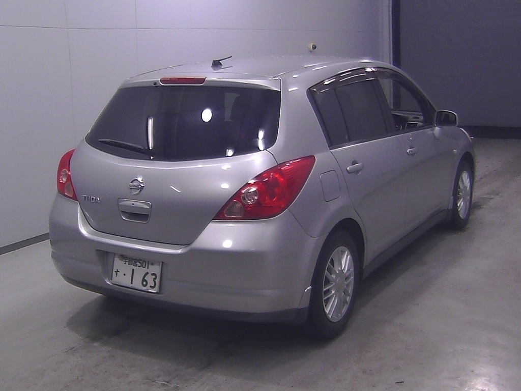 NISSAN TIIDA