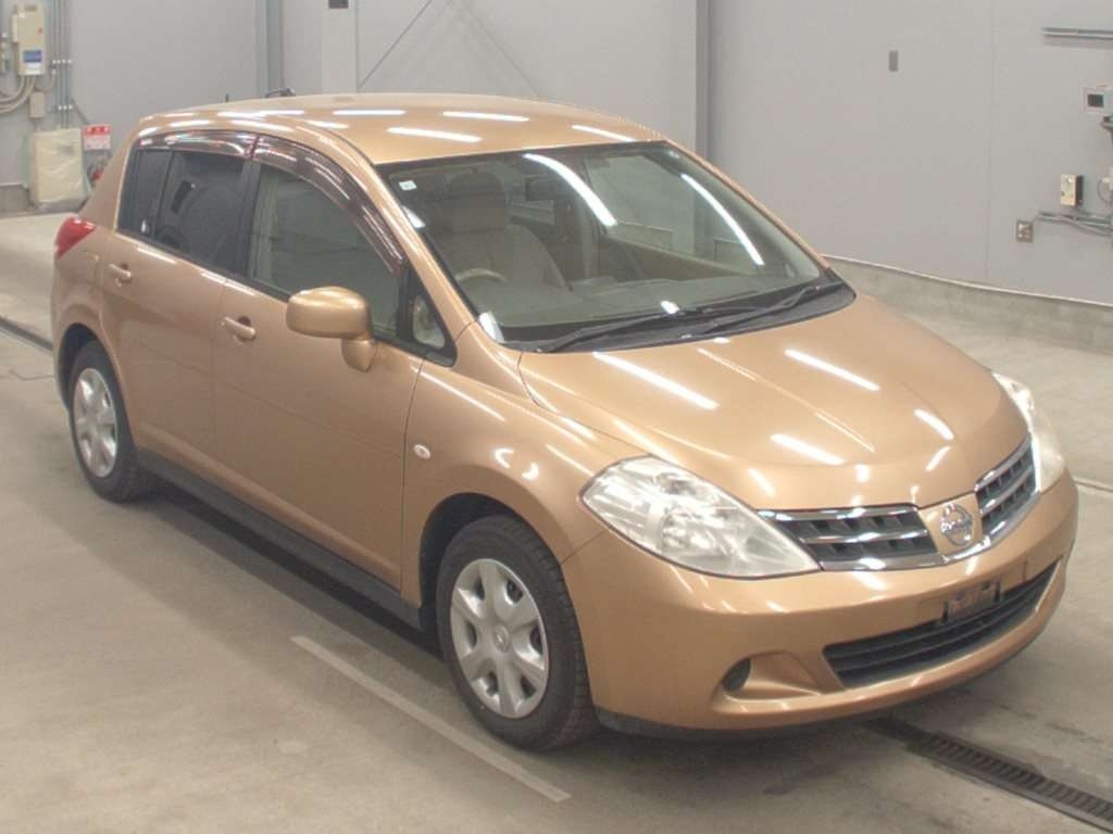 NISSAN TIIDA