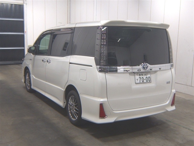 TOYOTA VOXY