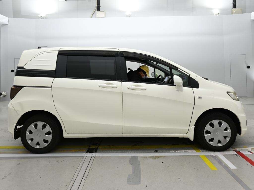 HONDA FREED SPIKE