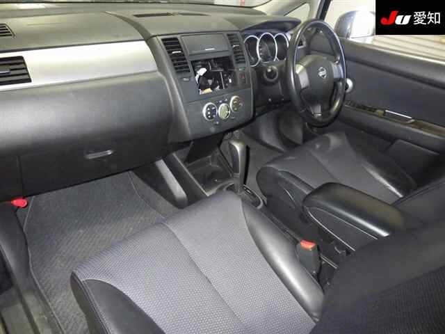 NISSAN TIIDA