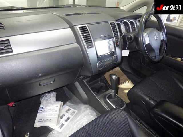 NISSAN TIIDA