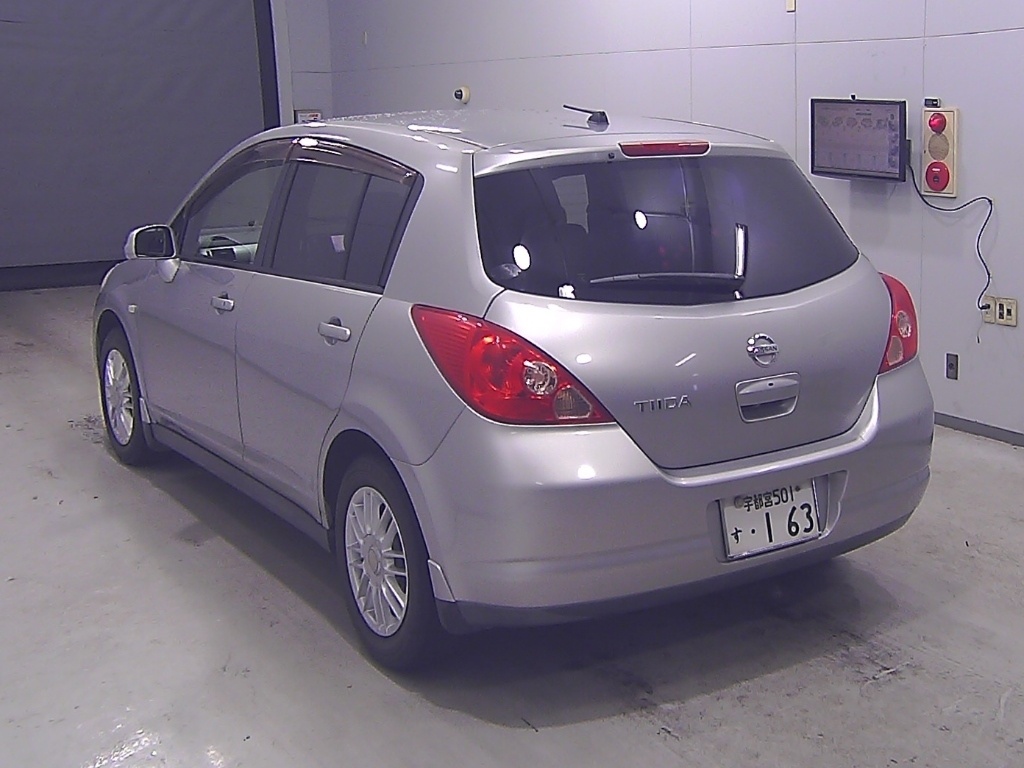 NISSAN TIIDA
