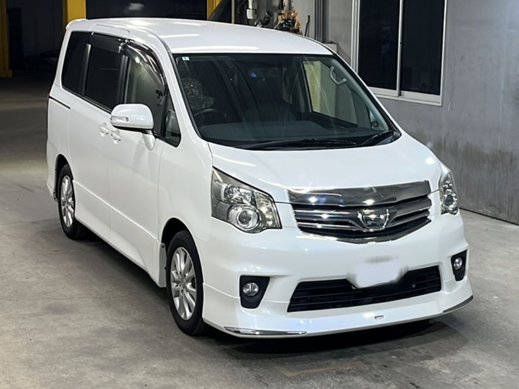 TOYOTA NOAH