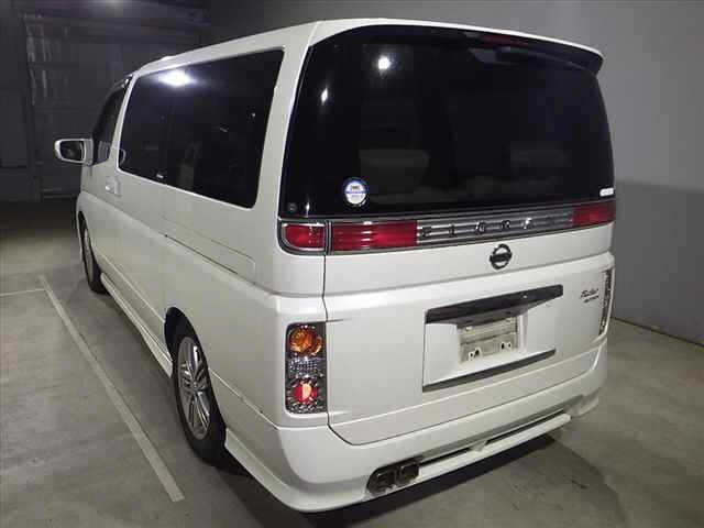 NISSAN ELGRAND