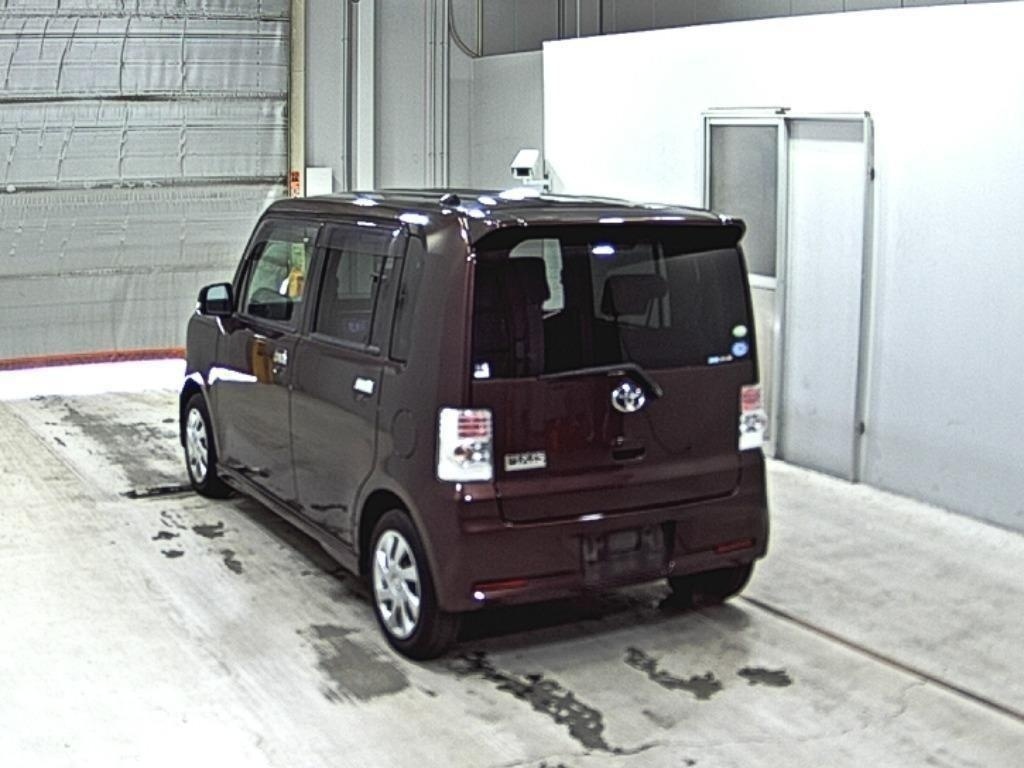 TOYOTA PIXIS SPACE