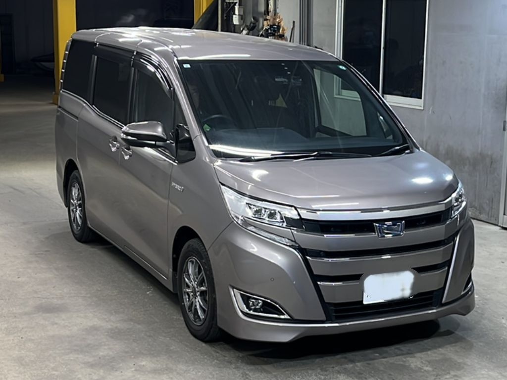 TOYOTA NOAH