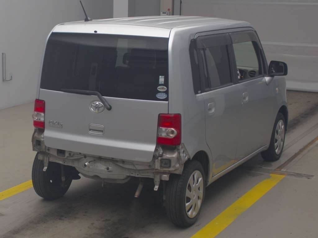 TOYOTA PIXIS SPACE