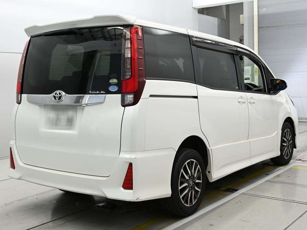 TOYOTA NOAH