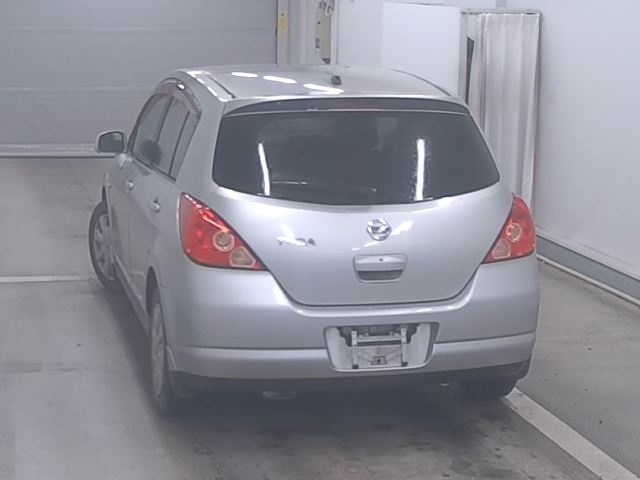 NISSAN TIIDA