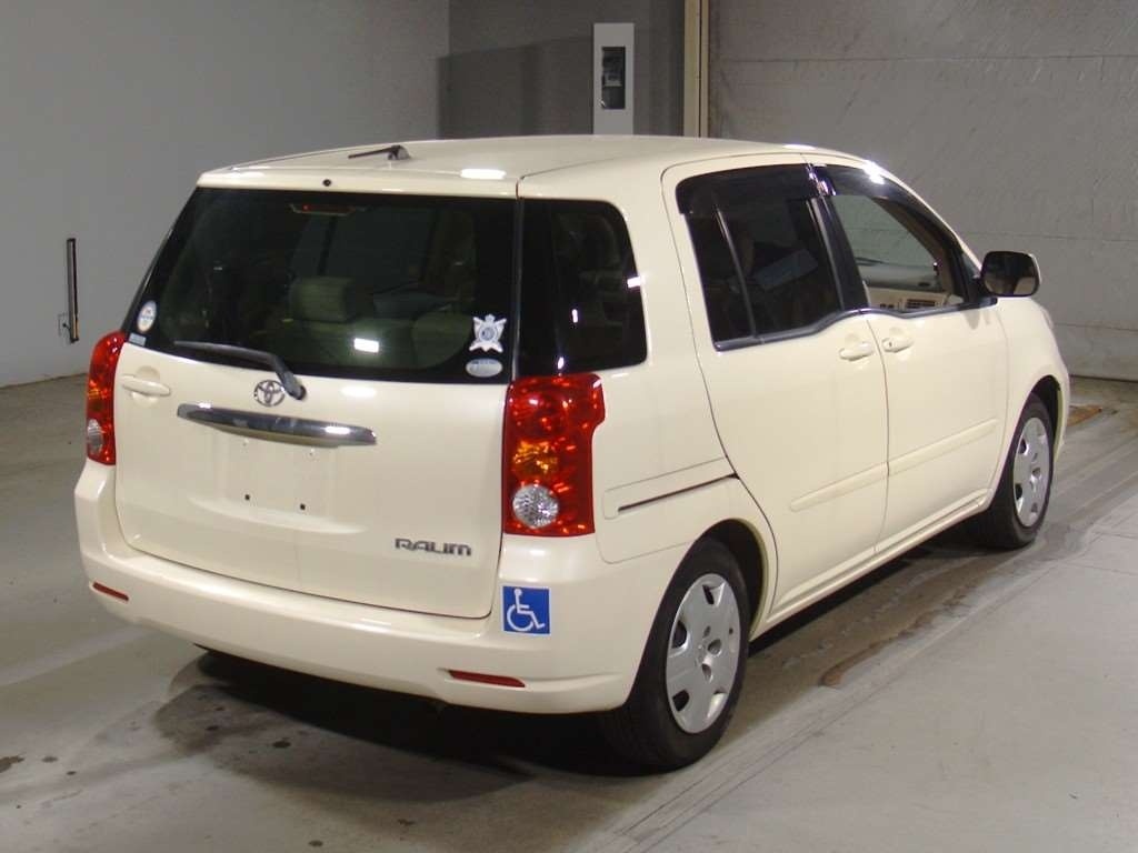 TOYOTA RAUM