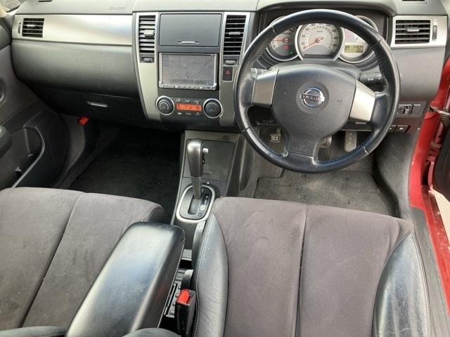 NISSAN TIIDA