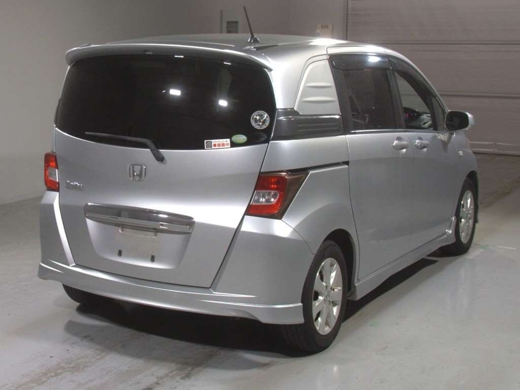 HONDA FREED SPIKE