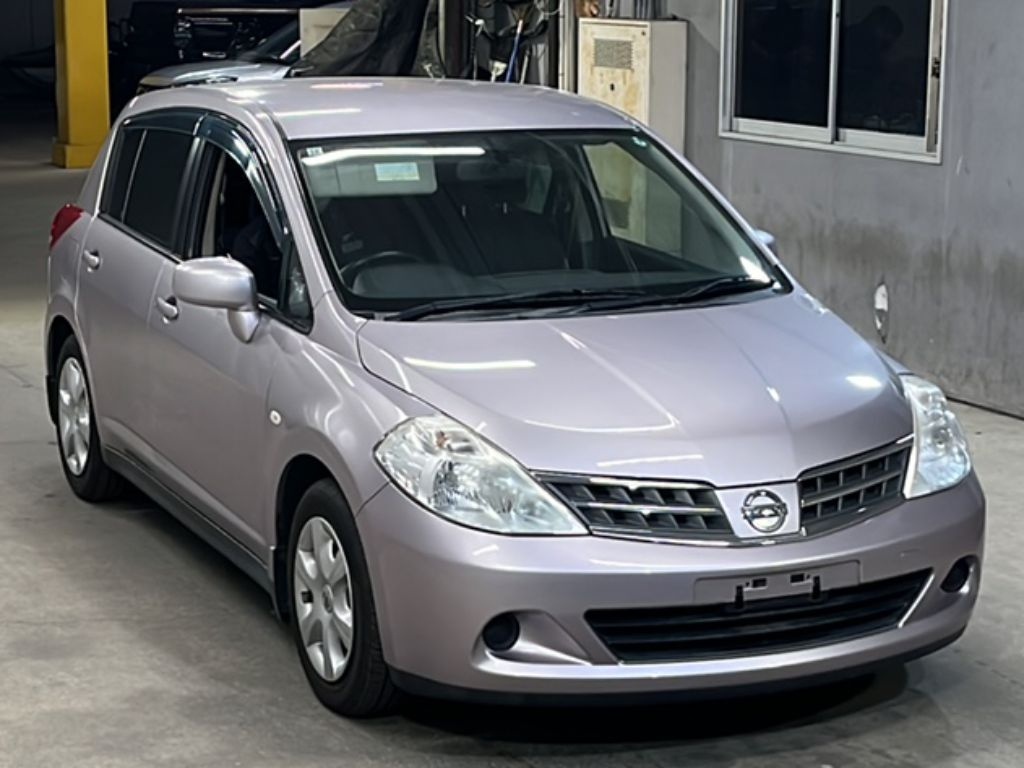 NISSAN TIIDA