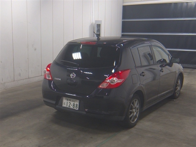NISSAN TIIDA