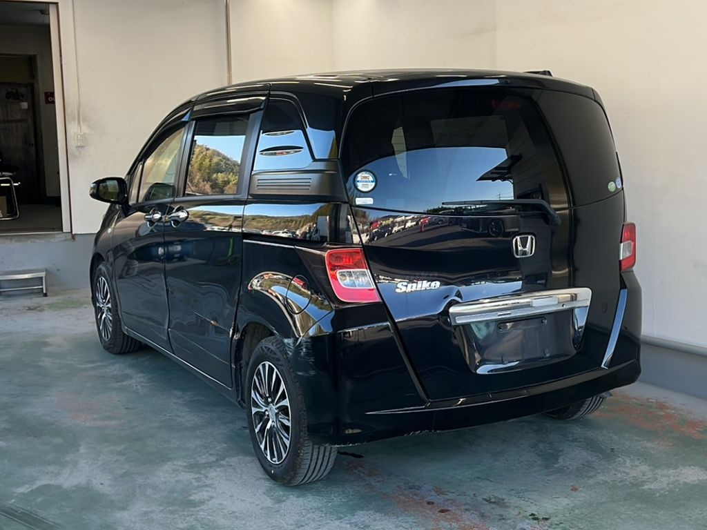 HONDA FREED SPIKE