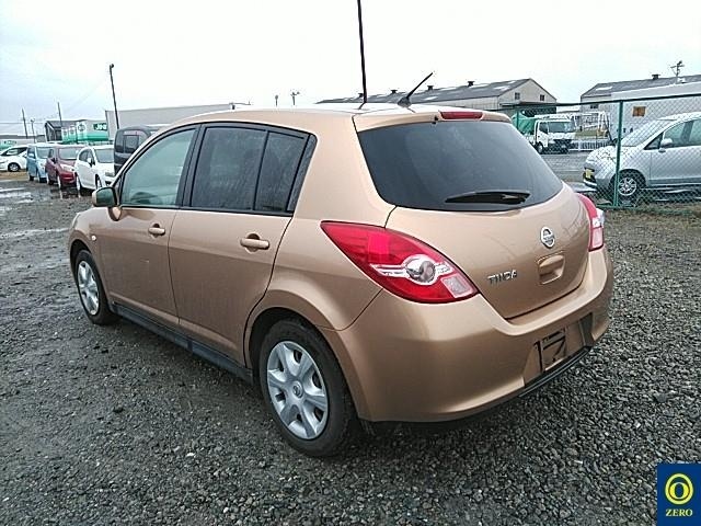 NISSAN TIIDA