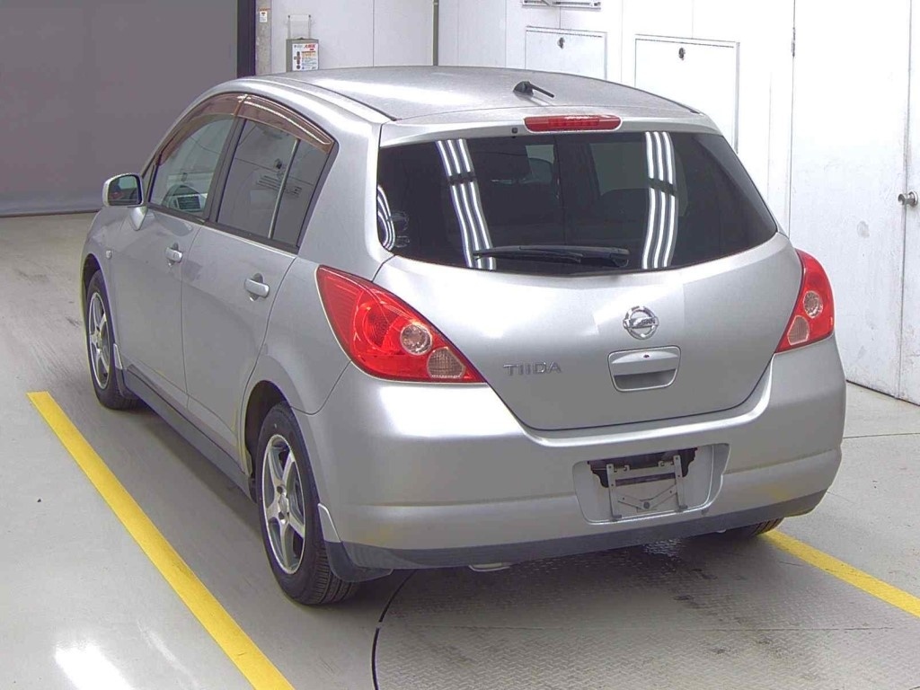 NISSAN TIIDA