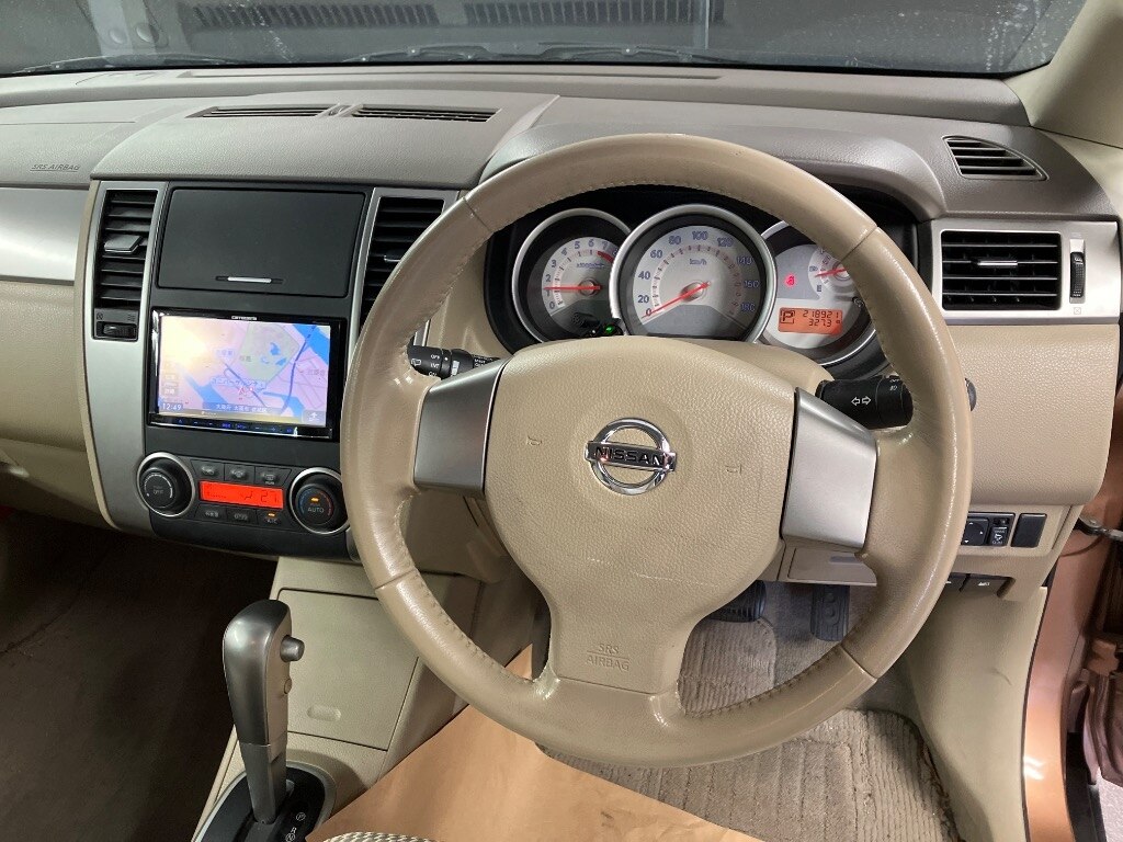 NISSAN TIIDA