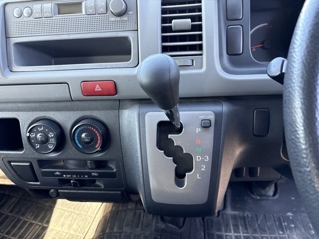 TOYOTA REGIUS ACE