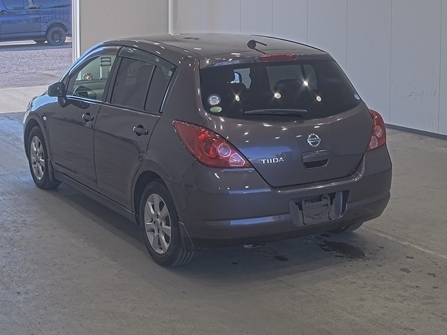 NISSAN TIIDA