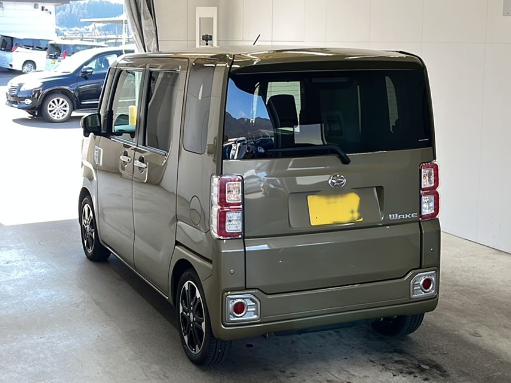 DAIHATSU WAKE