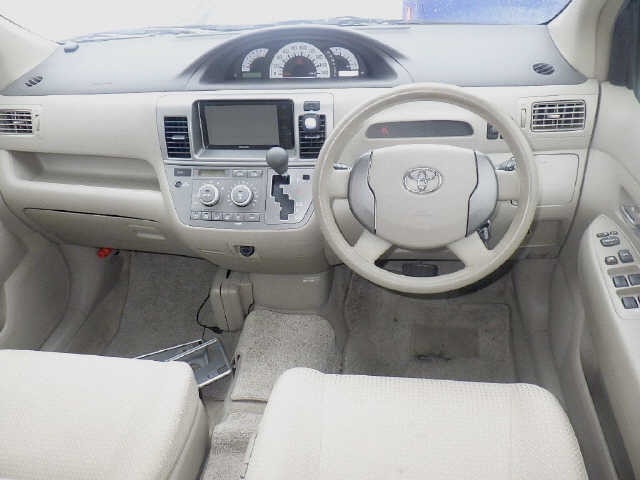 TOYOTA RAUM