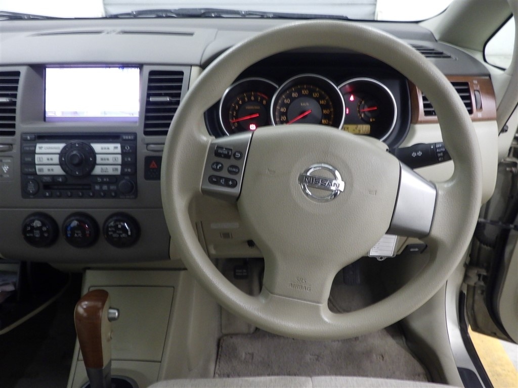 NISSAN TIIDA LATIO