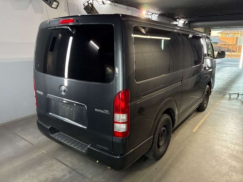 TOYOTA REGIUS ACE