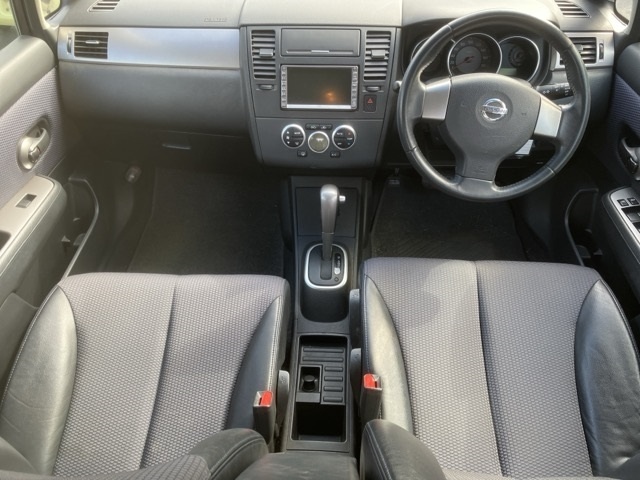 NISSAN TIIDA