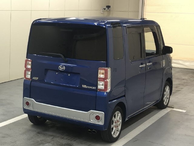 DAIHATSU WAKE