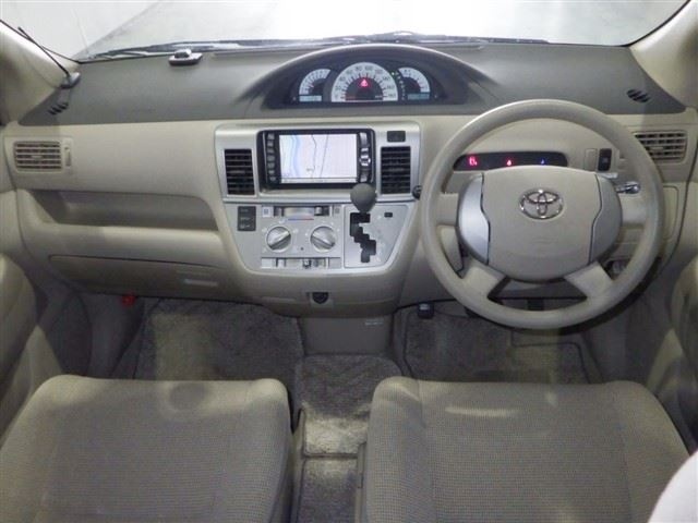 TOYOTA RAUM