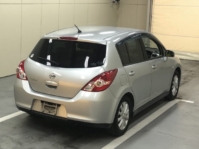 NISSAN TIIDA