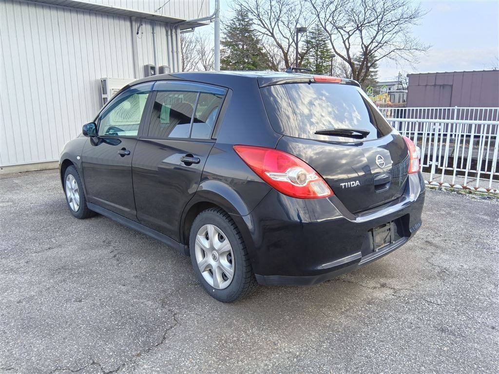 NISSAN TIIDA