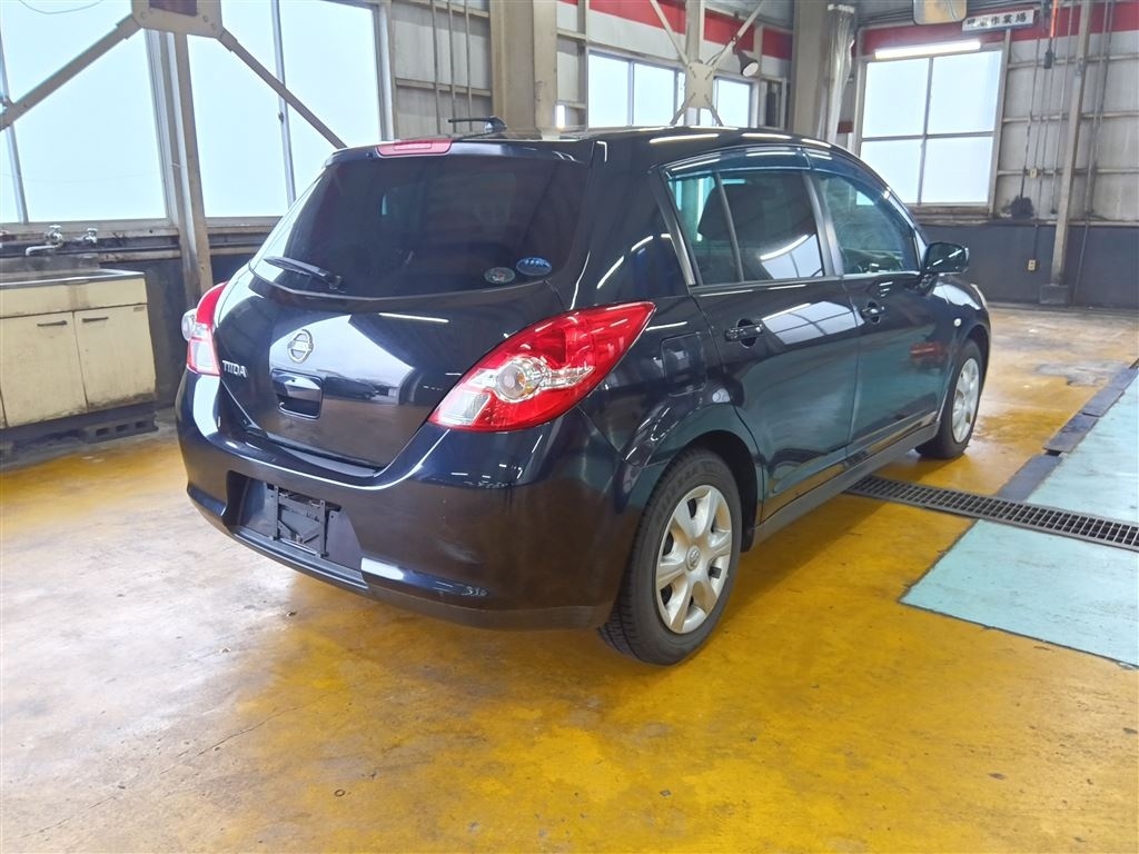 NISSAN TIIDA