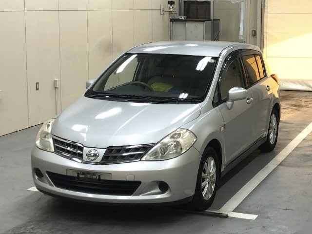 NISSAN TIIDA
