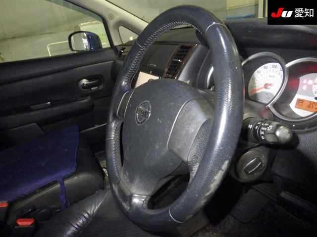 NISSAN TIIDA