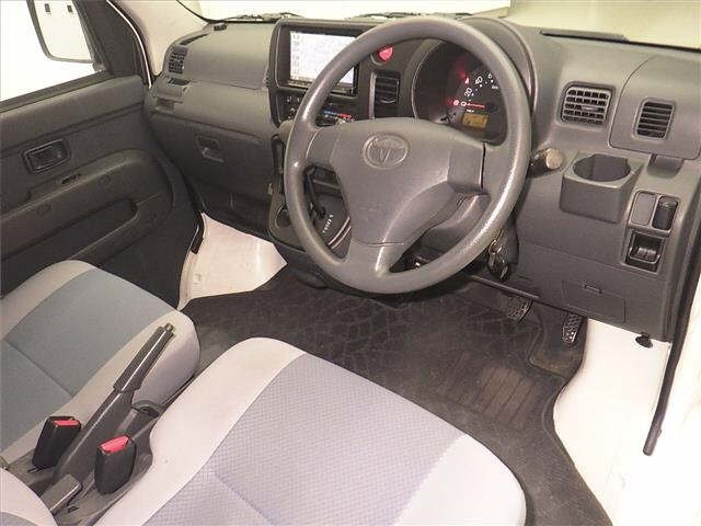 TOYOTA PIXIS VAN