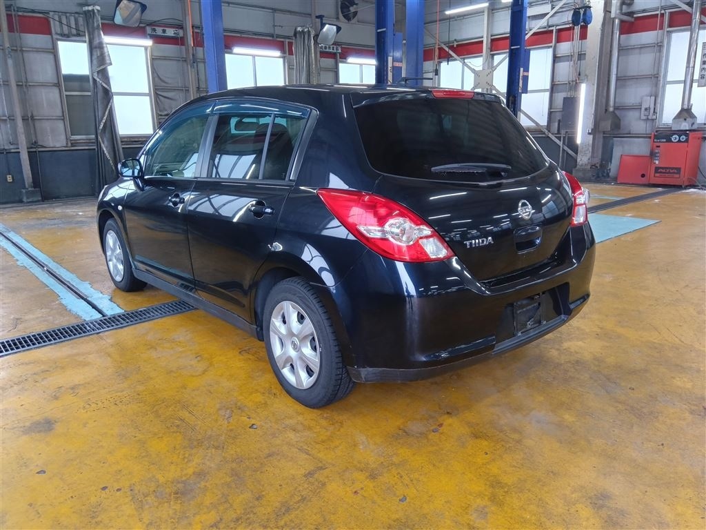 NISSAN TIIDA