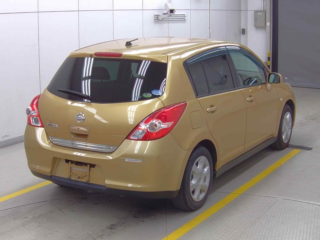 NISSAN TIIDA